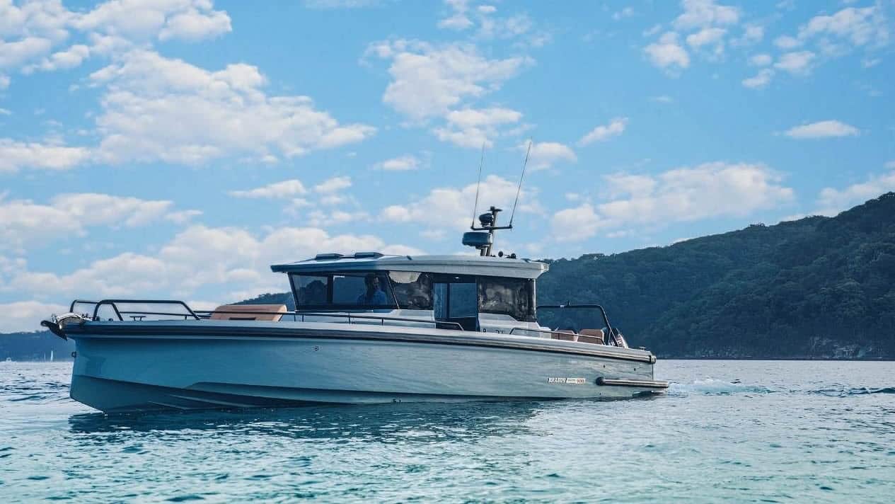 private motor yacht cruise Mykonos