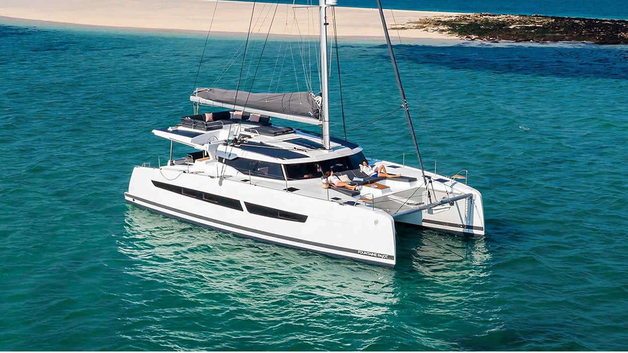 private luxury catamaran Mykonos
